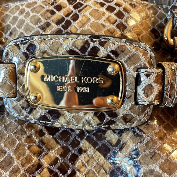 Michael Kors Snakeskin Bag! EST. 1981 Gold embellishments. - Picture 3 of 17